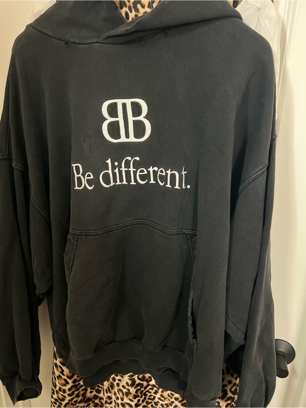 New with plastic hang tag Balenciaga unisex distressed hooded sweatshirt - Picture 5 of 6